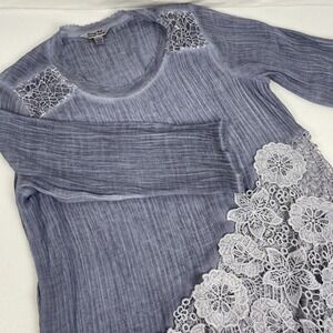 Krazy‎ Kat Women's Blouse Size Medium Embroidered Floral